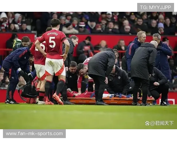 曼联利用中路加速推进制造机会，拉什福德爆射稍偏