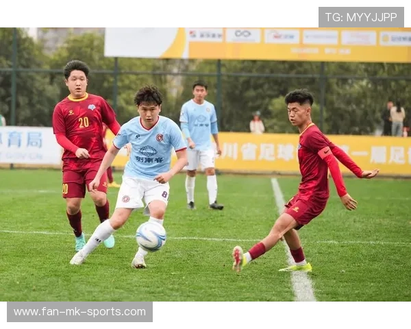 足球联赛在青训扶持中提供基层场馆改造补贴与维护支持，国家对足球场补贴标准